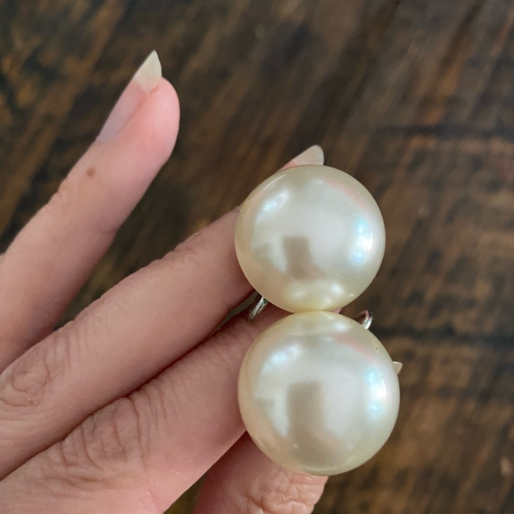 Vintage faux pearl screw-back earrings